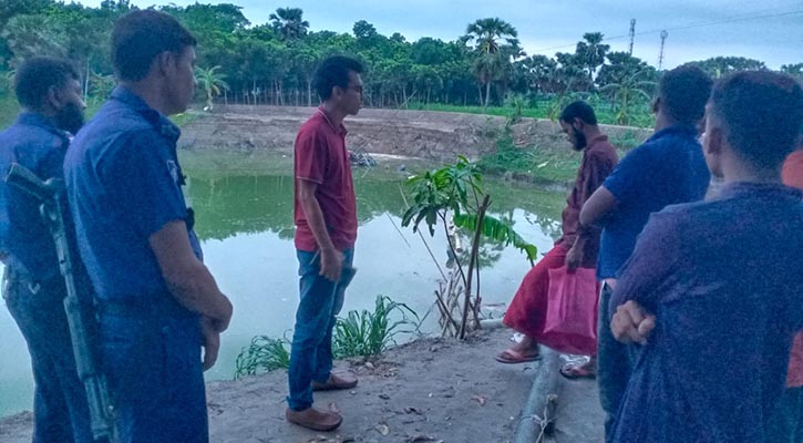 পুকুর থেকে বালু উত্তোলন করায় জমি ও ড্রেজার মালিকের কারাদণ্ড